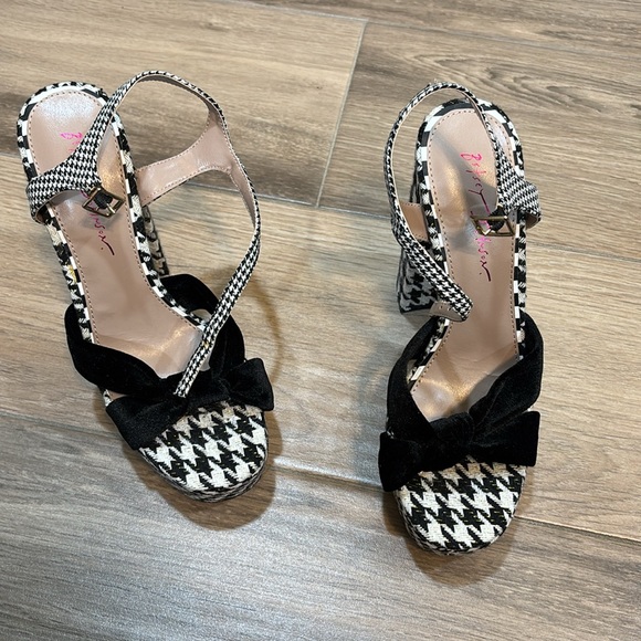 Betsey Johnson Melanni Block Heel dress sandal - Picture 2 of 8